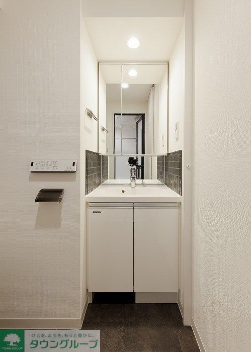 洗面設備　カラータイプ異なります