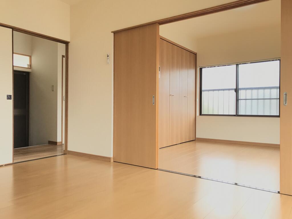 赤崎町貸家の居間写真