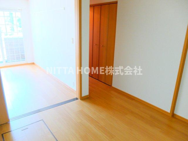 居室・リビング　リビング１０．２帖あります＊