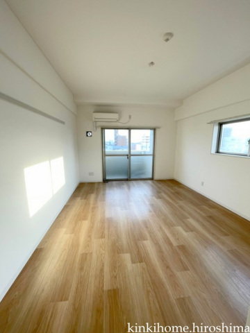 居室・リビング　※別号室の写真です。