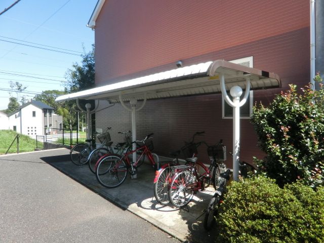 その他共有部分　屋根付きの駐輪場です