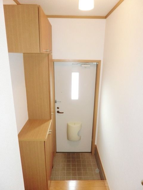 玄関　玄関にはシューズボックスがあります