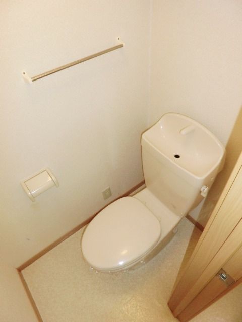 トイレ　清潔感のあるトイレです