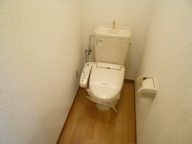 トイレ　別部屋の写真です。