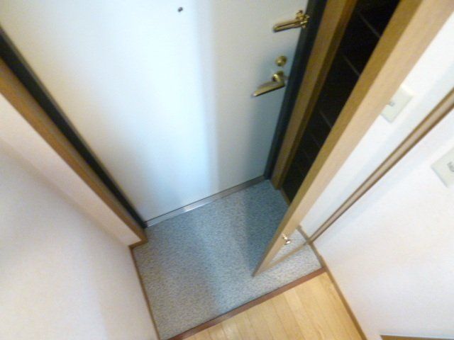 玄関　別部屋の写真です。