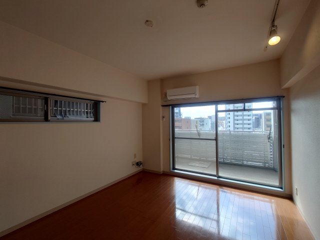 居室・リビング　同物件別号室の写真です。