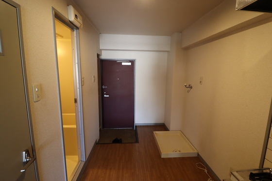 玄関　※別号室の写真です。