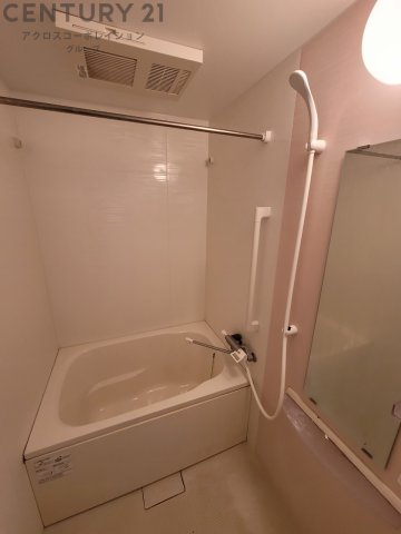 バス・シャワールーム　浴室乾燥機付きで便利！