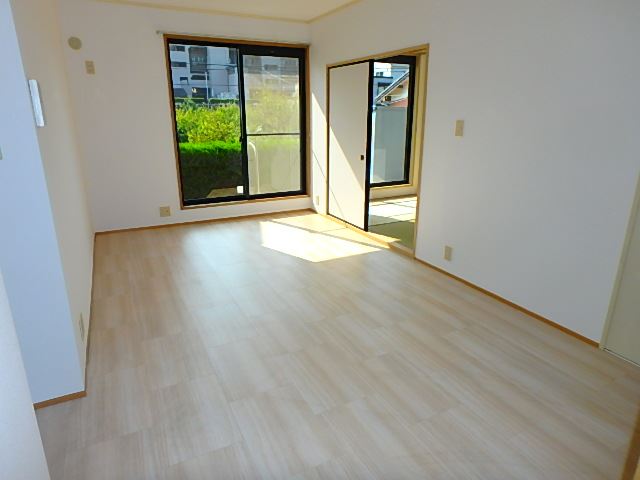 居室・リビング　※室内写真は反転タイプ別室サンプル。