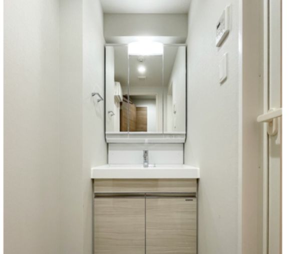 洗面設備　独立洗面台です