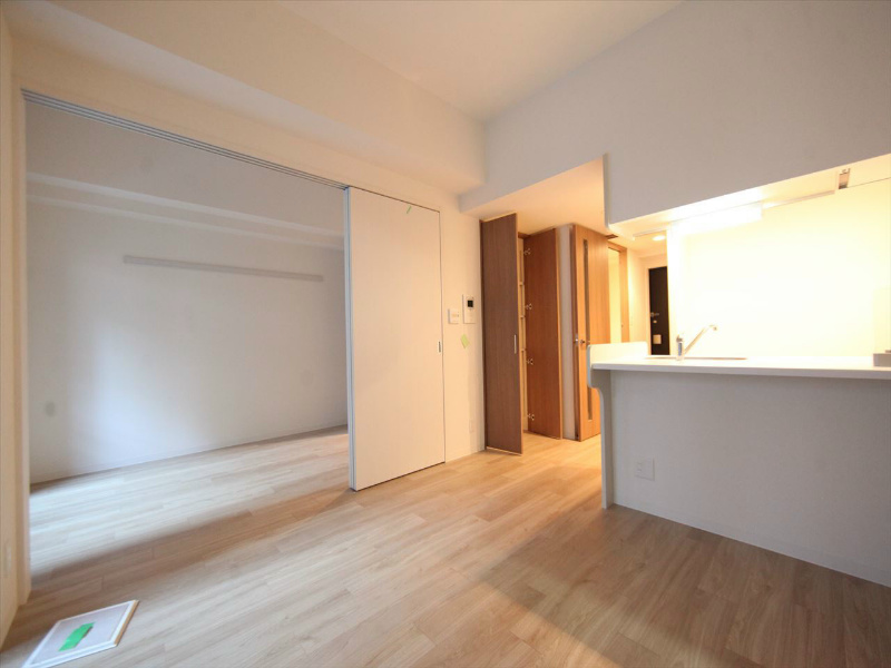 居室・リビング　LDK10.2帖　洋室5帖とつなげても仕切っても使えます