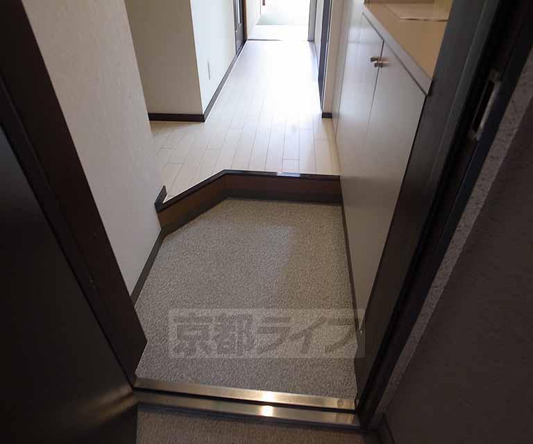 玄関　広々とした玄関です。