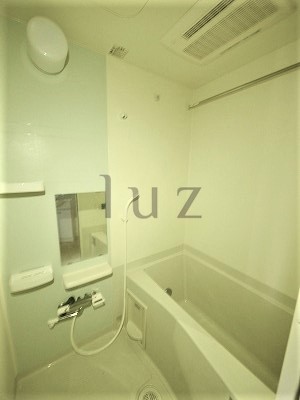 バス・シャワールーム　追い炊き・乾燥機能付バスルーム！