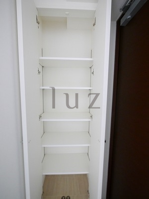 収納　パイプハンガー付きクローゼット！