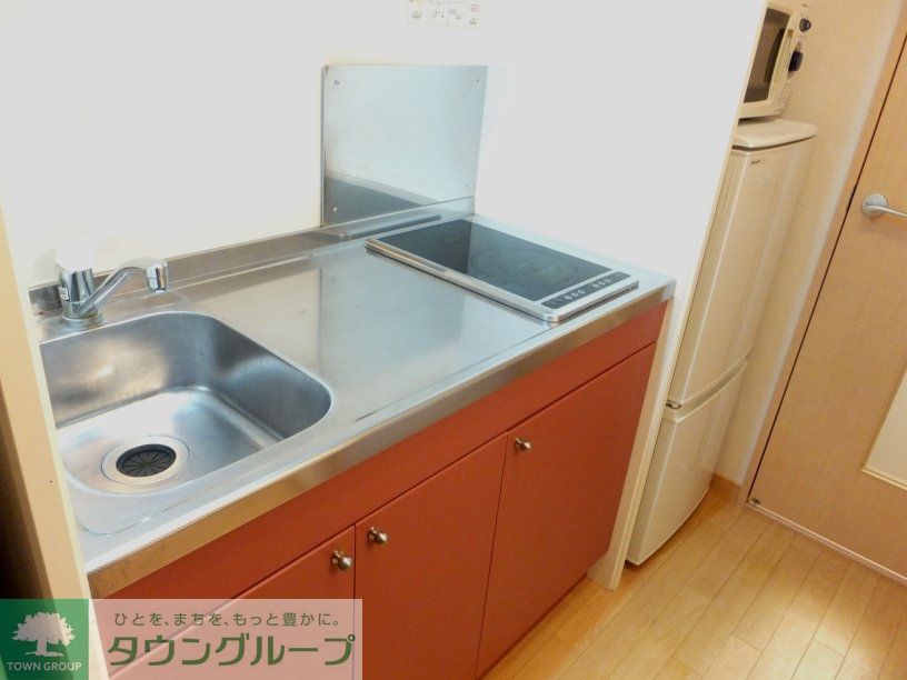 キッチン　2口電気コンロ電子レンジ冷蔵庫付です