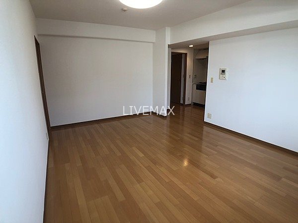 居室・リビング　仲介手数料は賃料の半月分です