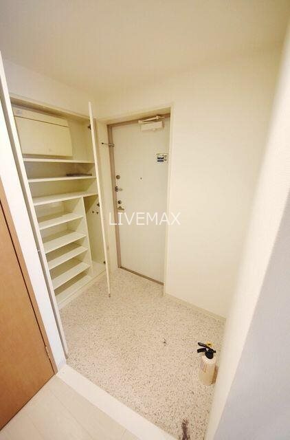 玄関　【内見受付中】礼金0ヶ月＆フリーレント1ヶ月付き