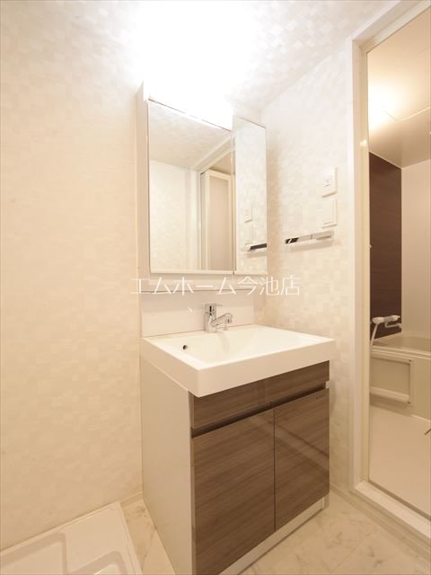 洗面設備　独立洗面台（シャンプードレッサー付）