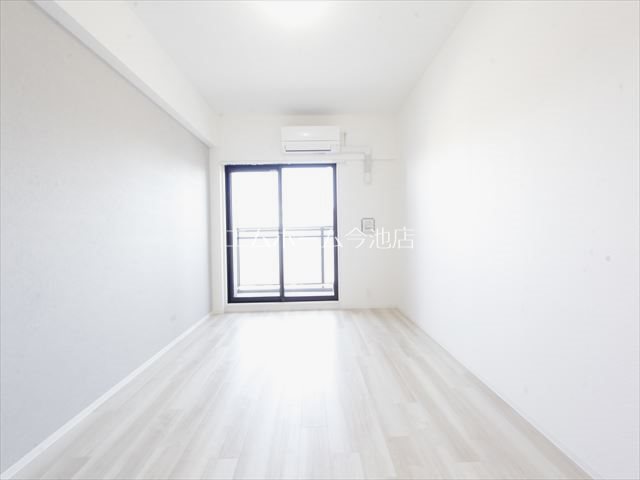 その他部屋・スペース　洋室8.2帖　エアコン付　収納充実　バルコニー