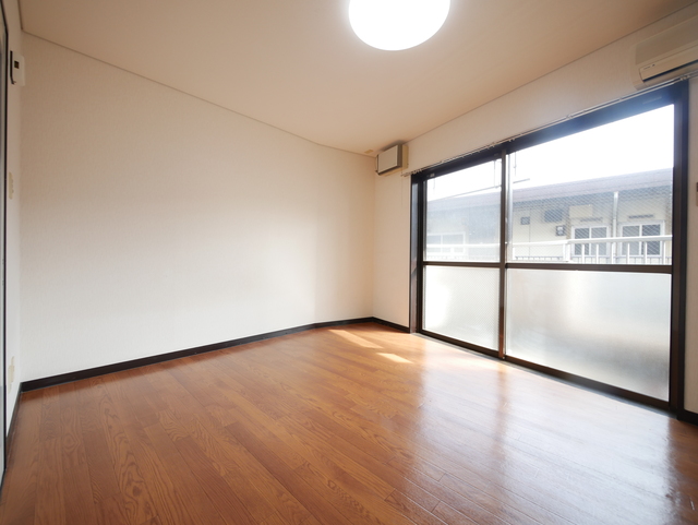 その他部屋・スペース　★大きな窓のある明るいリビングです★