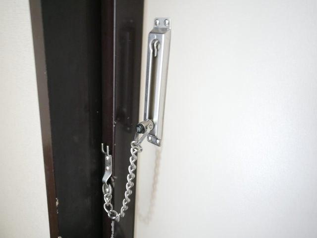 セキュリティ　★チェーンロック付のドアです★