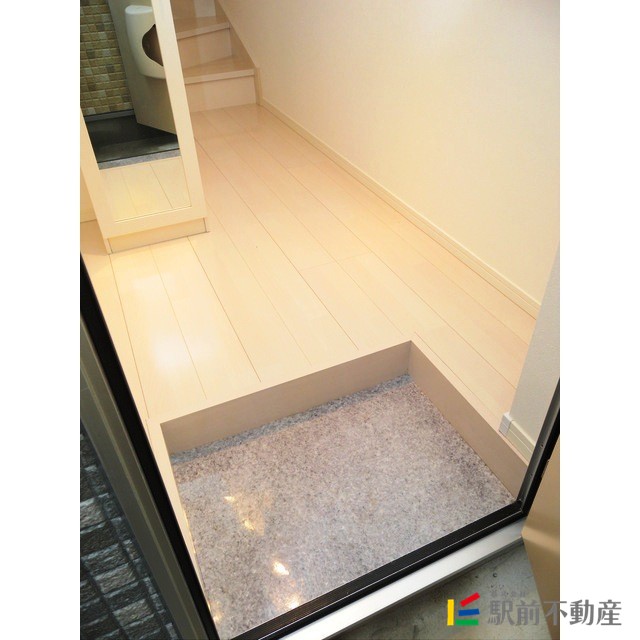 玄関　※同マンション別部屋