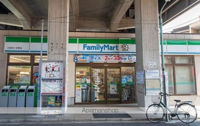 コンビニ　ファミリーマート（コンビニ）まで637m