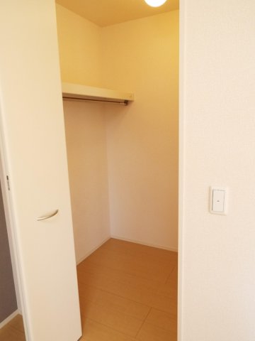 収納　南側洋室ウォークインクローゼット