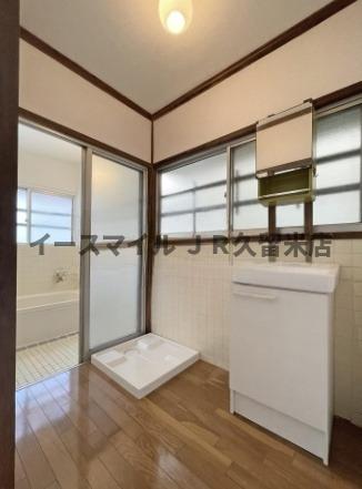 洗面設備　ゆったりとスペースのある洗面所