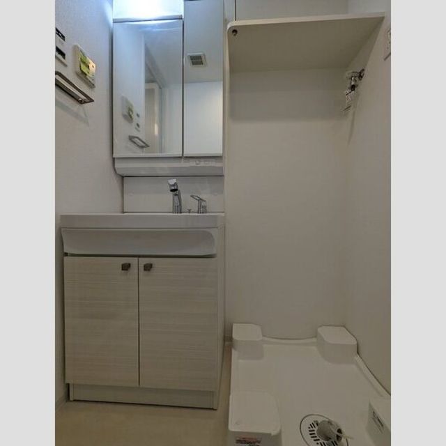 洗面設備　同施工の参考写真です