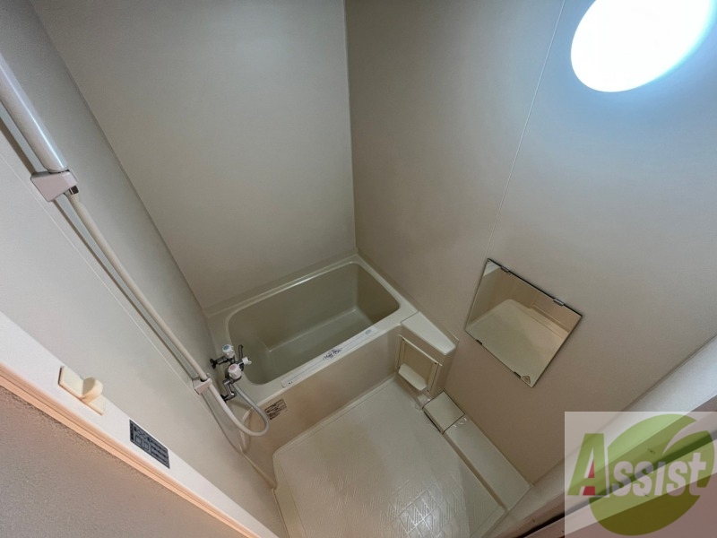 バス・シャワールーム　お風呂になります。一日の疲れを癒してくださいね。