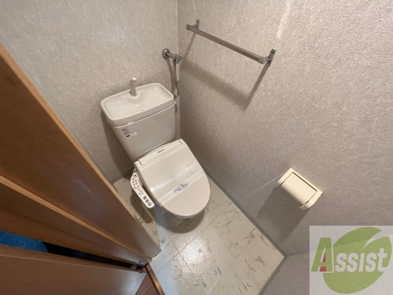 トイレ　ウォシュレット機能がついたトイレ。安心して使用できますね。