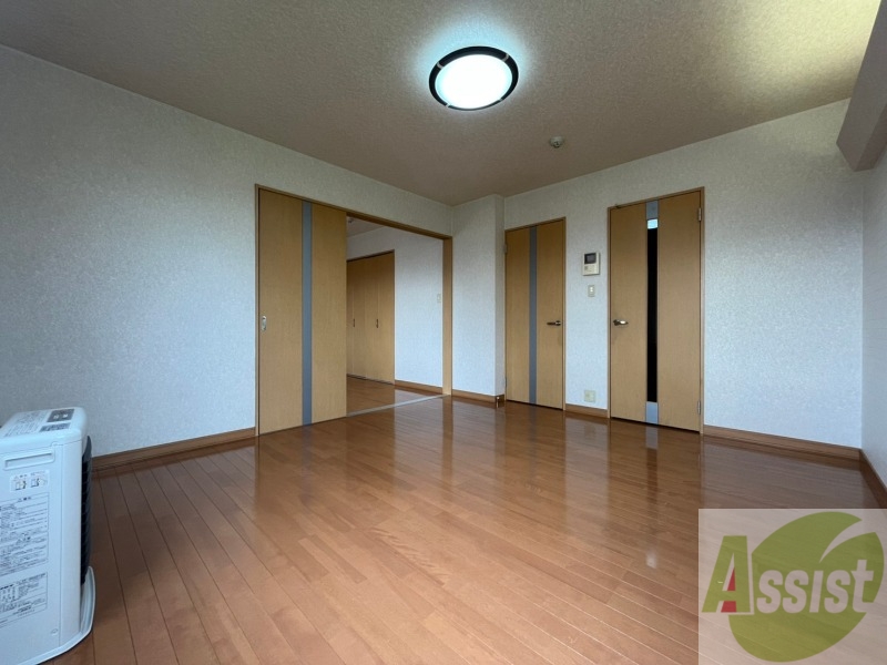 居室・リビング　広くてキレイなお部屋が広がっていて、充実した生活が送れそう。