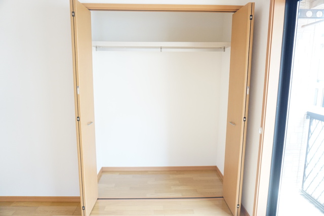 収納　南東向き洋室の収納※同タイプ参考写真