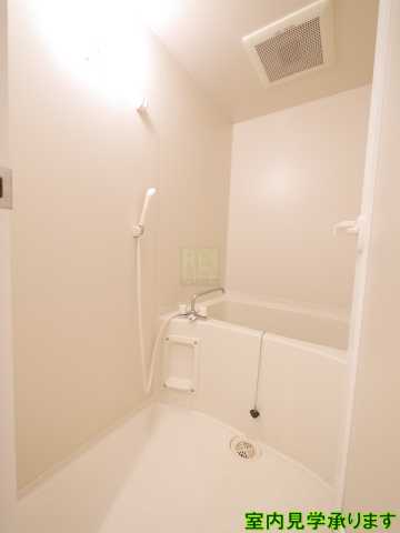 バス・シャワールーム　別部屋の画像になります。