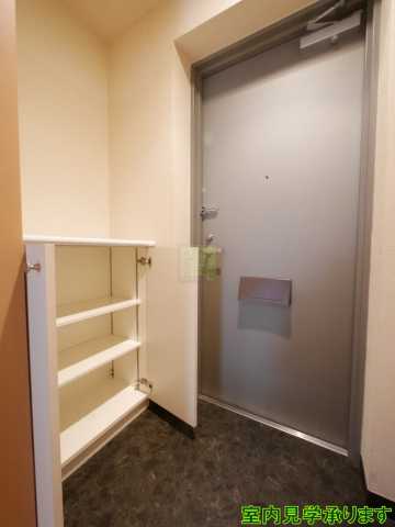 玄関　別部屋の画像になります。