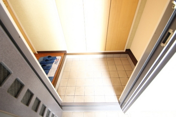 玄関　※別部屋の写真です