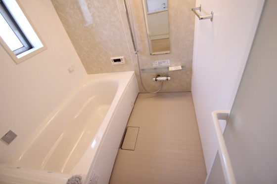 バス・シャワールーム　※別部屋の写真です