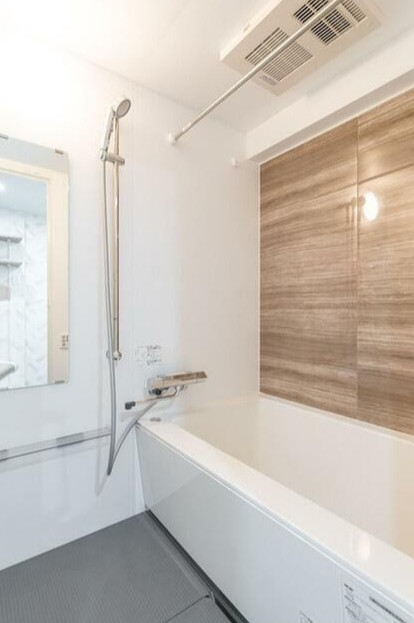 バス・シャワールーム　落ち着いた空間のお風呂です