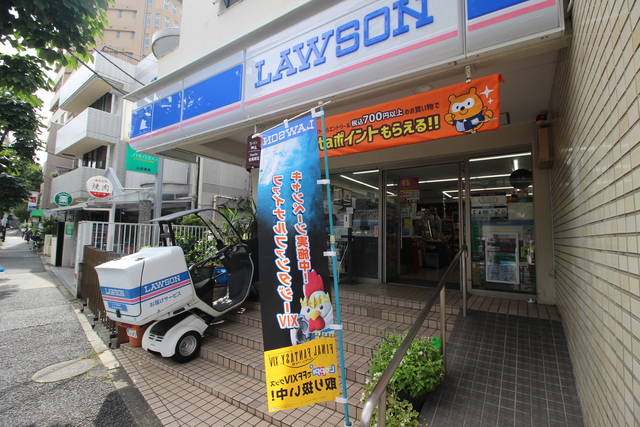 コンビニ　ローソン天現寺店（コンビニ）まで302m