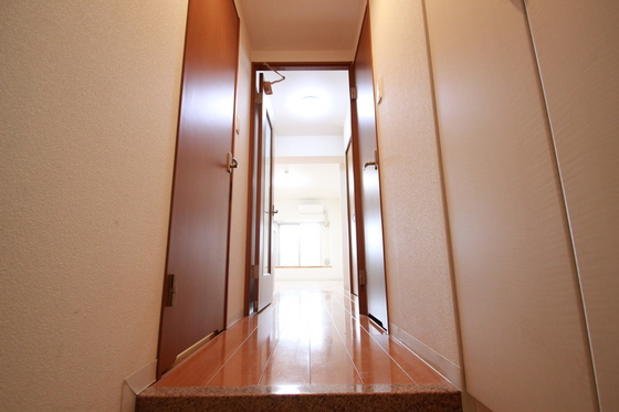 玄関　※別部屋の写真です