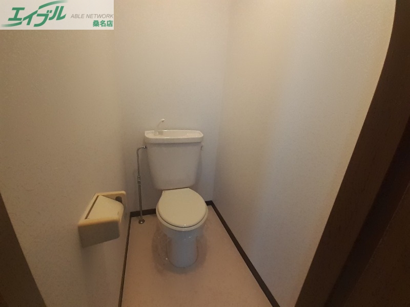 トイレ　同物件、別部屋写真です