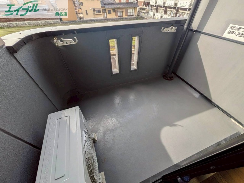 バルコニー　同物件、別部屋写真です