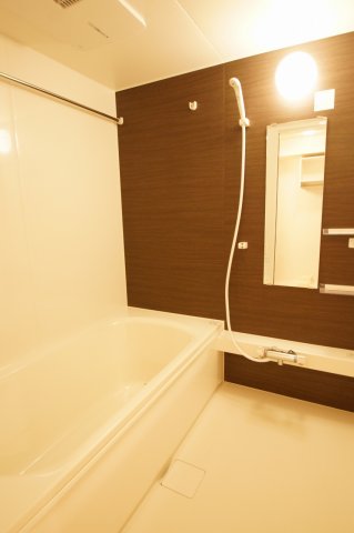 バス・シャワールーム　「一坪風呂、追焚・換気乾燥機能付バス」