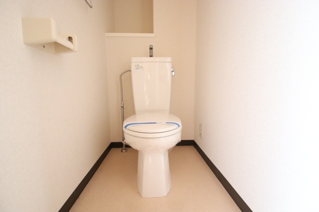 トイレ　※別室の参考写真の為、現況優先です。