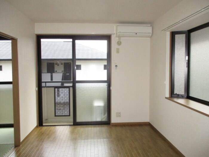 居室・リビング　別号室の写真です