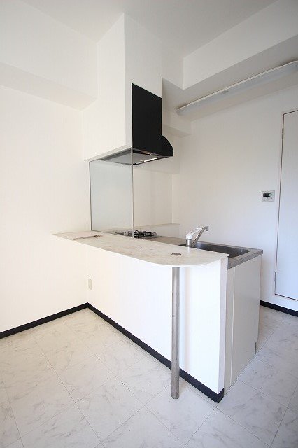 キッチン　同物件別号室