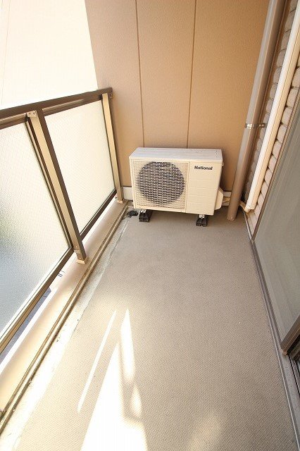 バルコニー　同物件別号室