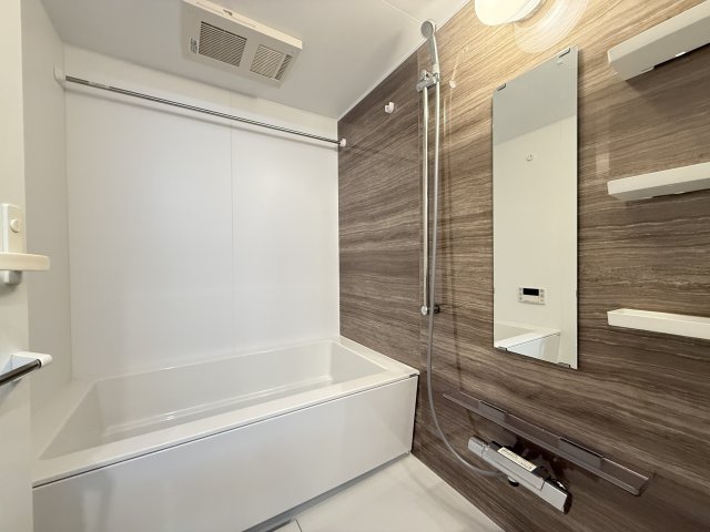 バス・シャワールーム　同型タイプの写真（階数が異なります）。現況優先となります。