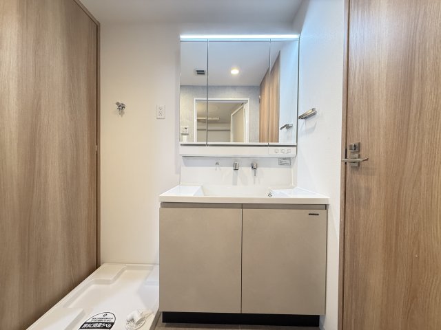 洗面設備　同型タイプの写真（階数が異なります）。現況優先となります。